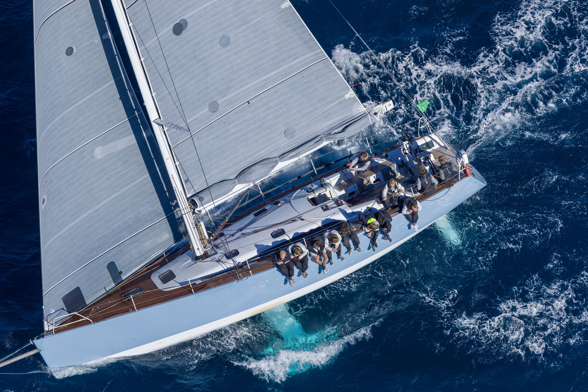 Moana von oben unter vollen Segeln, Saint-Tropez 2022